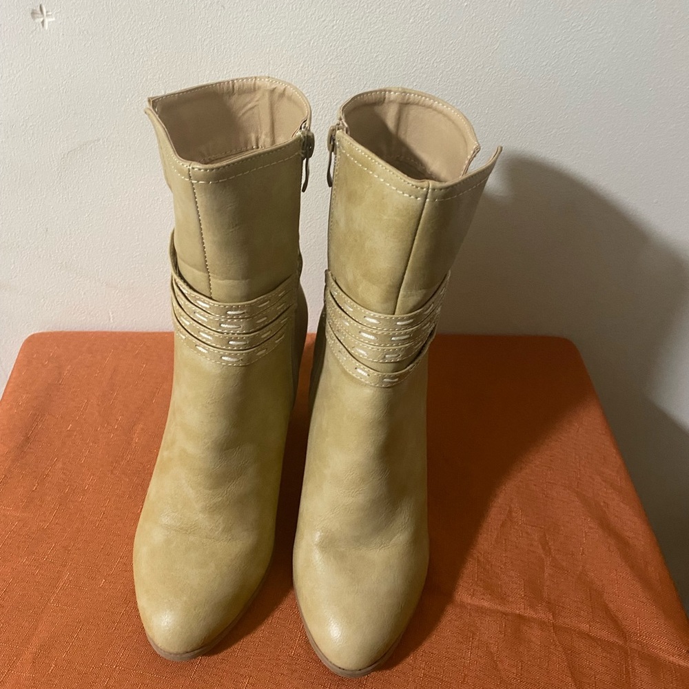 Elegant Tan Ankle Boots